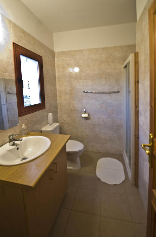Lania Royal Oak House By Trulycyprus Vila Quarto foto